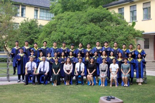 2020届河海大学注册送体验金
水利工程专业硕士3班毕业留念