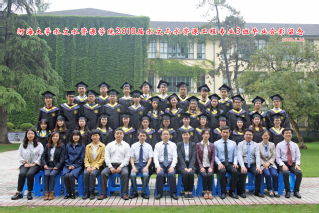 2018届河海大学注册送体验金
水文专业本科3班毕业留念