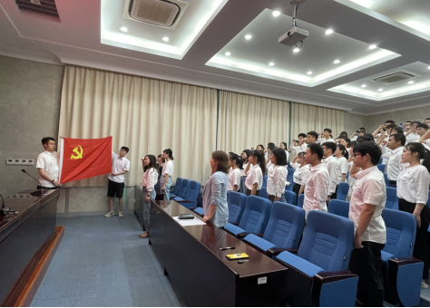 注册送体验金
学子暑期返乡开展寻访红色水利印记党史学习实践
