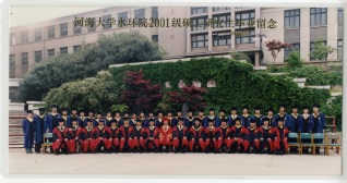 2004届河海大学注册送体验金
硕士研究生毕业留念