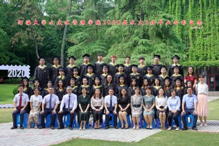 2020届河海大学注册送体验金
水文专业本科3班毕业留念