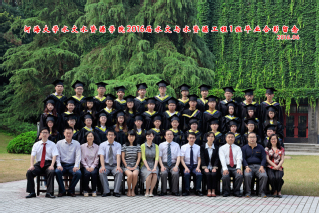 2016届河海大学注册送体验金
水文专业本科1班毕业留念
