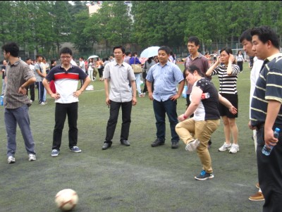注册送体验金
参加2013年河海大学教职工趣味运动会