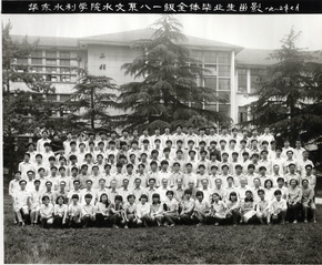 1985年注册送体验金
系85届全体毕业生留影