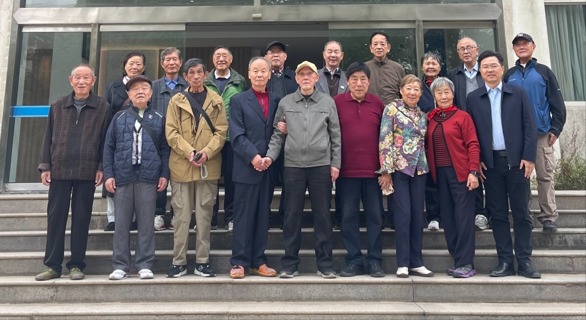 注册送体验金
举行水文70届4班毕业55周年返校座谈会