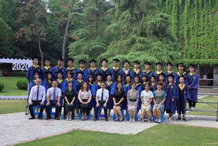 2020届河海大学注册送体验金
水利工程专业硕士2班毕业留念