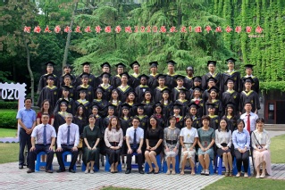 2020届河海大学注册送体验金
水文专业本科1班毕业留念