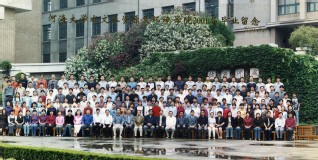 2001届河海大学注册送体验金
本科生毕业留念