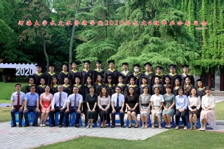2020届河海大学注册送体验金
水文专业本科4班毕业留念