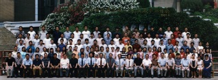 2003届河海大学注册送体验金
本科生毕业留念