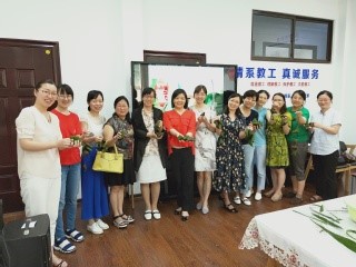 学院举办“粽情端午”包粽子活动