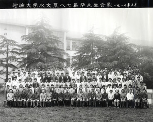 1987年7月1987届注册送体验金
系87届毕业合影