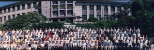 2004届河海大学注册送体验金
本科生毕业留念